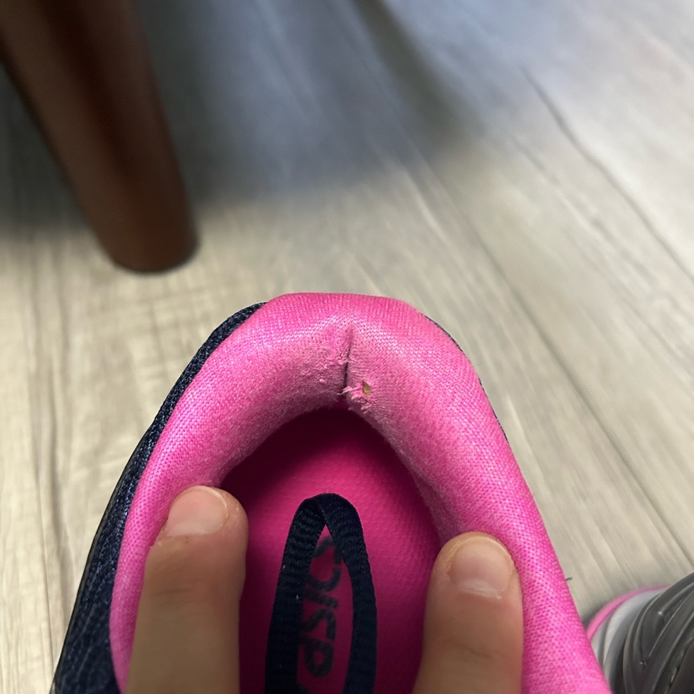 ASICS Running Shoes - Picture 5 of 6